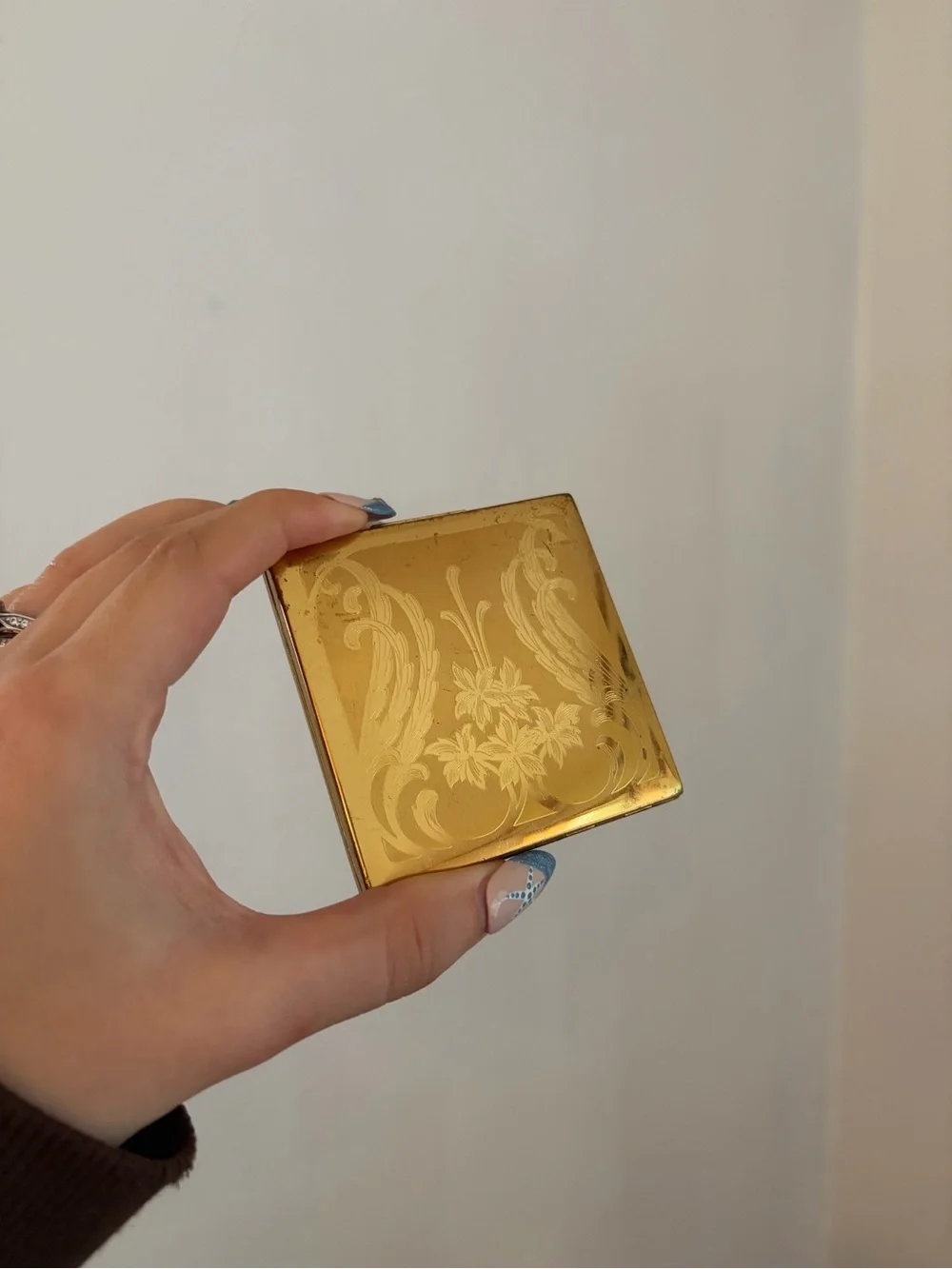 vintage Elgin American gold powder compact with an etched floral design